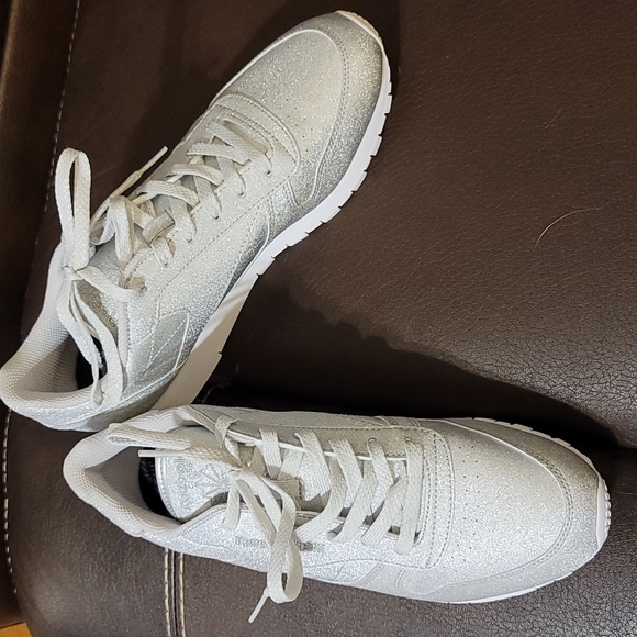 Reebok Shoes - Brand New Reebok sliver classic shoes sz 10
